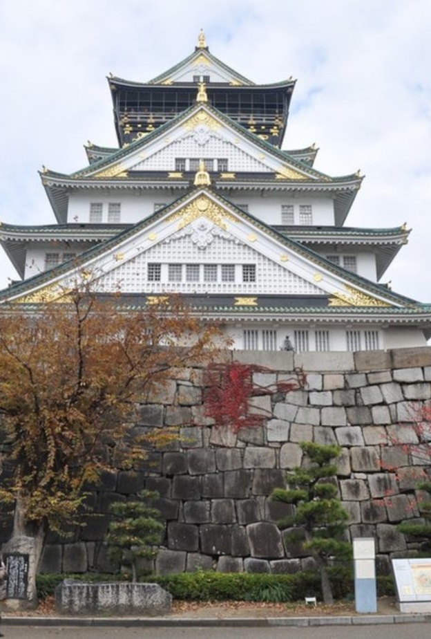 قلعة اوساكا (Osaka Castle)