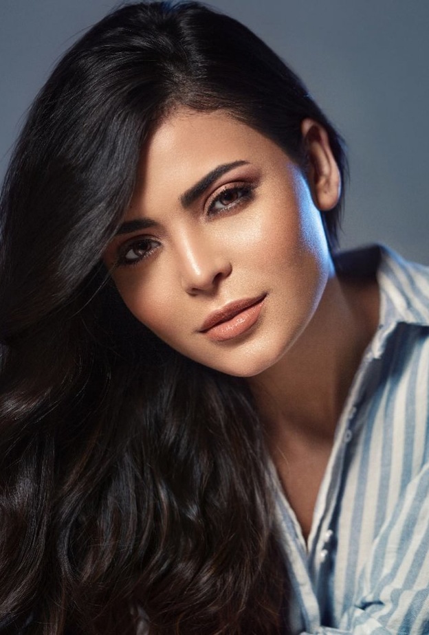 الفنانة أسماء جلال