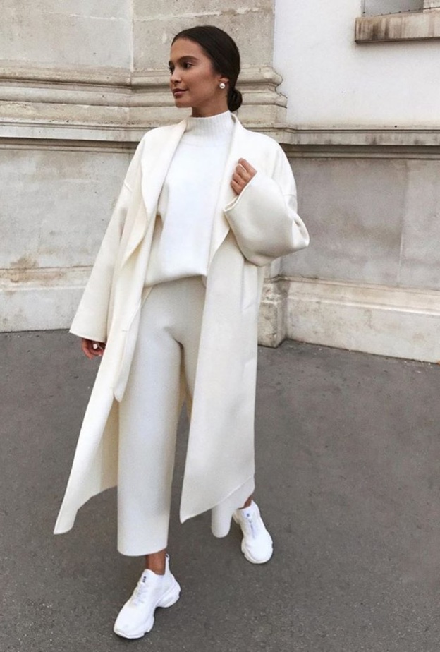استوحي اطلالاتك العصرية والمواكبة للموضة باللون الأبيض الأنيق