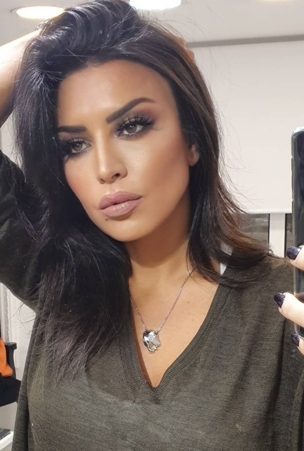 ما رأيكم بالشبه بين نادين نجيم وامل بوشوشة