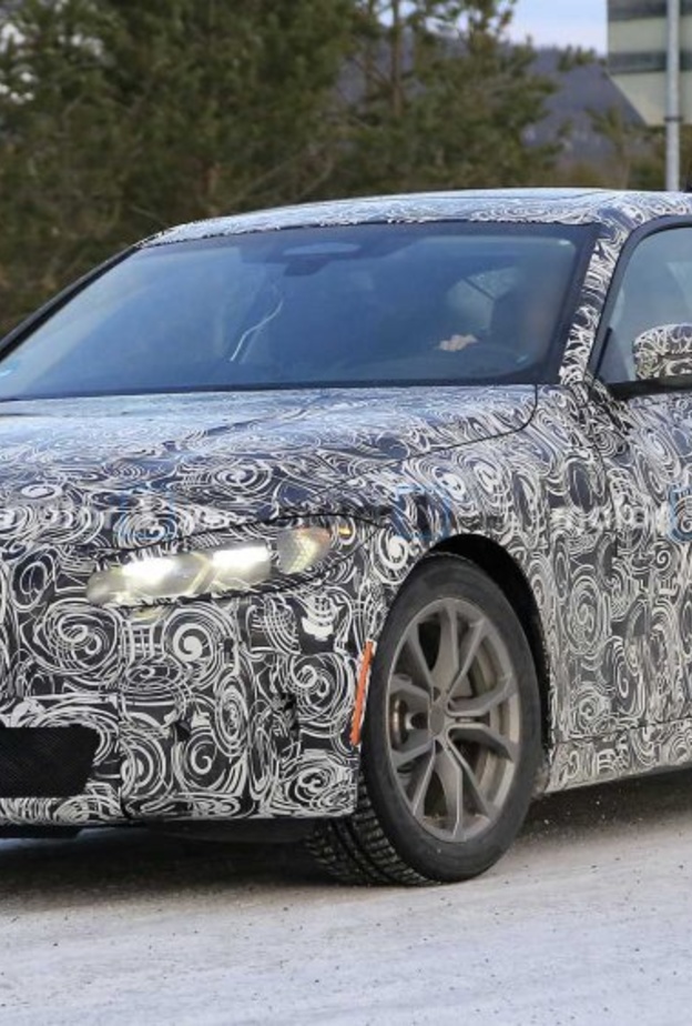 بي إم دبليو تختبر سيارة جديدة 