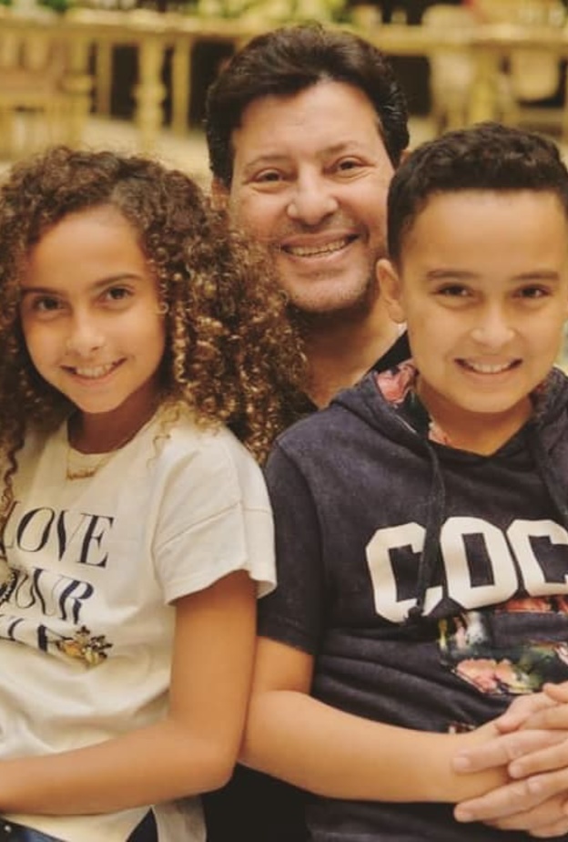 هاني شاكر واحفاده