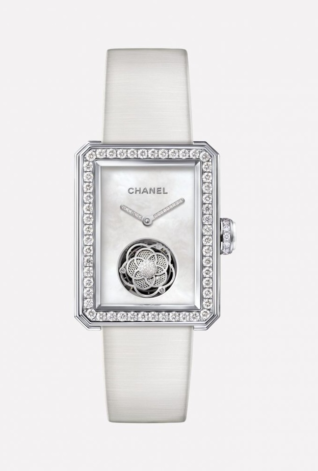 ساعات نسائية راقية باللون الابيض