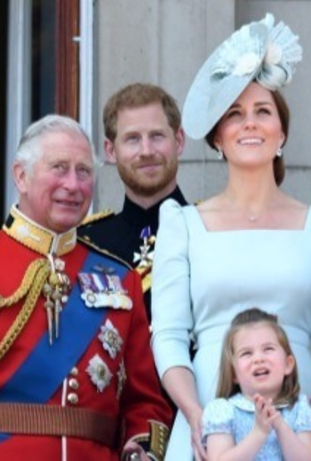 كيف تقضي العائلة المالكة البريطانية يومها؟