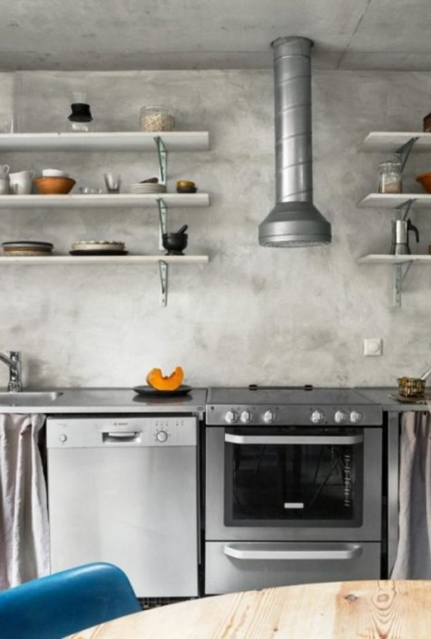 ديكورات حوائط غرفة المعيشة من الاسمنت والخشب