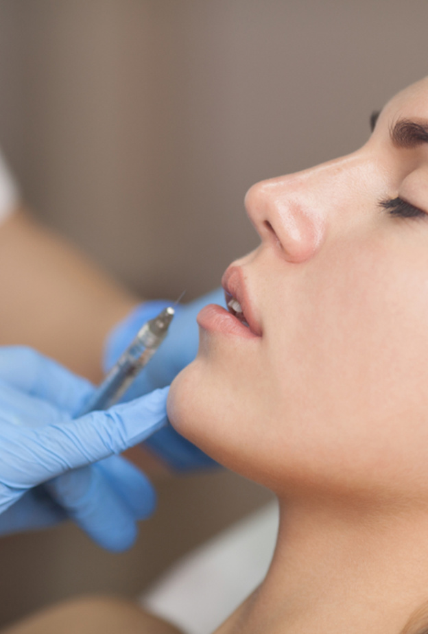 تخلصي من الشفاه الكبيرة من خلال عملية تصغير الشفايف بالخيوط