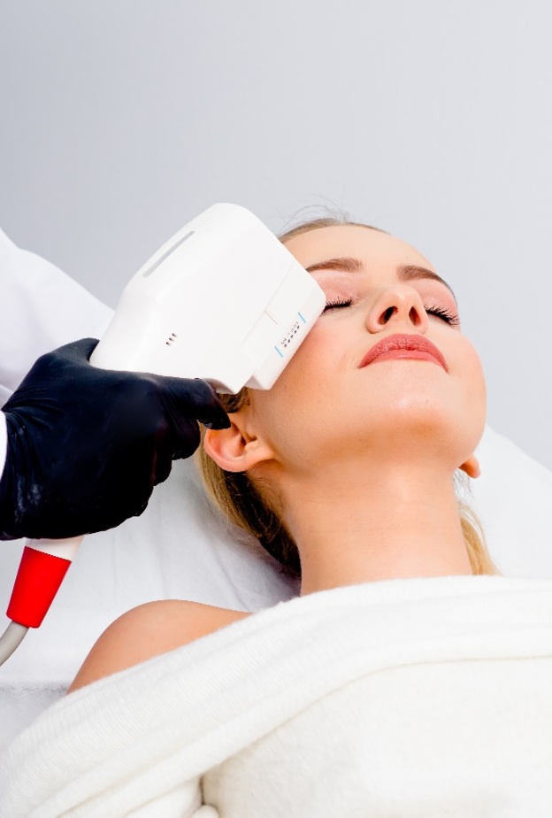 أخصائية ليزر سيما طنوس