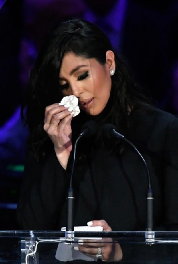 فانيسا براينت في ستيبلز سينتر خلال خطابها المؤثر الموجه إلى زوجها وابنتها الراحلين