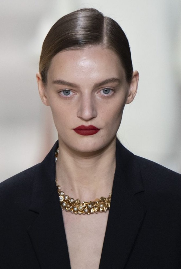 احمر شفاه بنفسجي اومبريه من دار Fendi