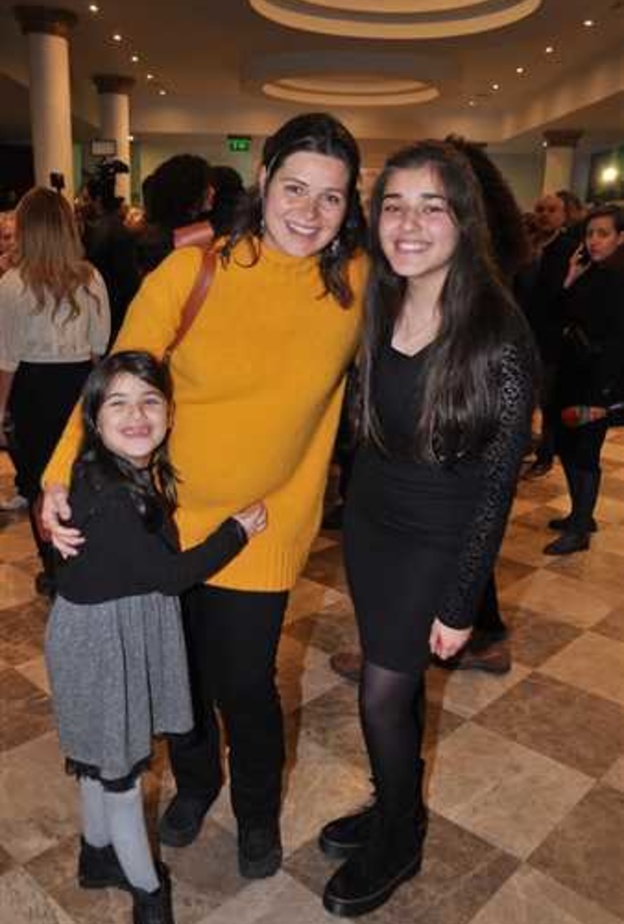 يسرا اللوزي تستعرض حملها