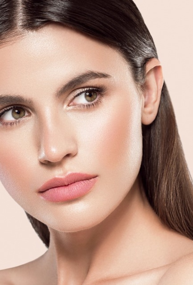 امزجي الثوم مع زيت جوز الهند لحواجب أكثر سماكة