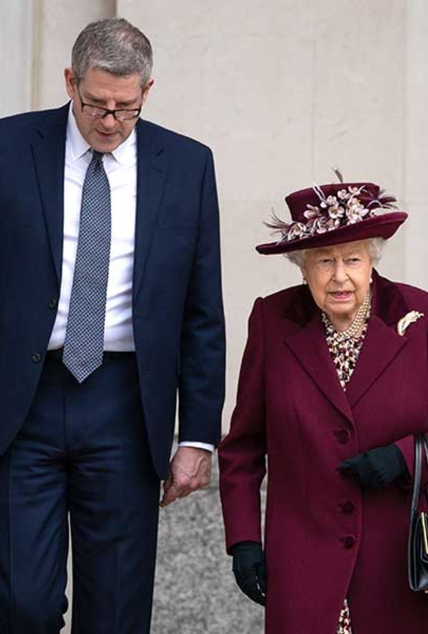 ملكة بريطانيا تزور مقر المكتب الخامس "المخابرات الحربية البريطانية" في لندن