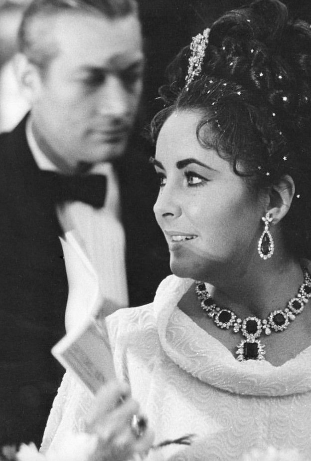 النجمة الأمريكية إليزابيث تايلور 