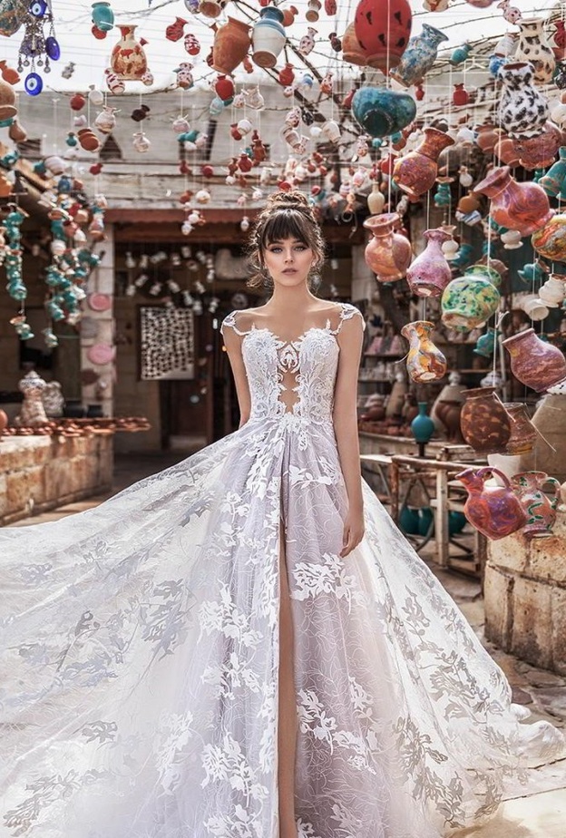 فساتين بفتحات امامية