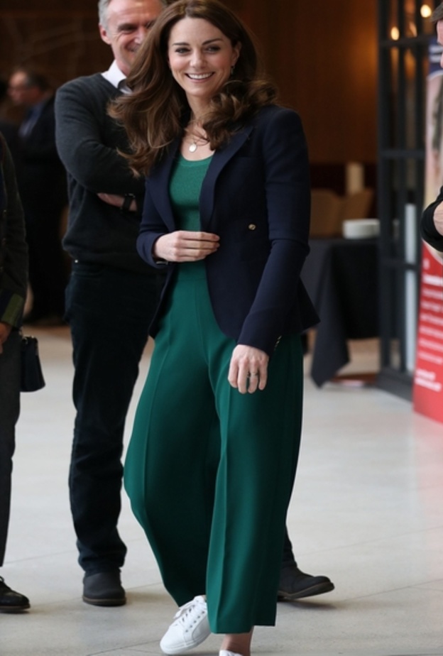 إختارت سروال من Zara نسّقت معه توب من ماركة Mango