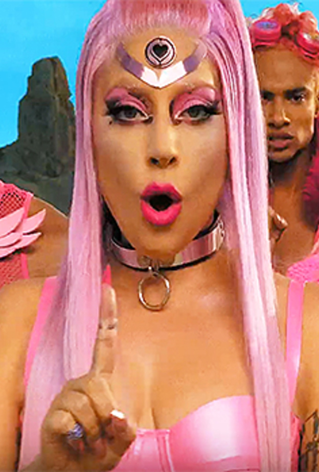 ليدي جاجا في كليب stupid love