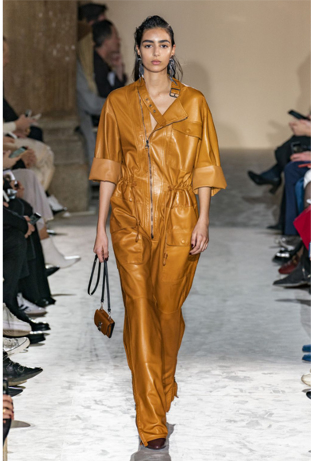 اجمل موديلات جمبسوت جلد ابيض من منصات عروض الأزياء 2020 من Off White