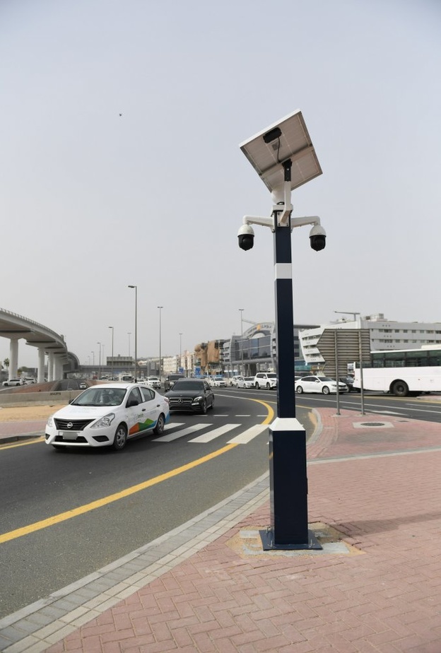 أول جهاز ذكي لمراقبة معابر المشاة في دبي