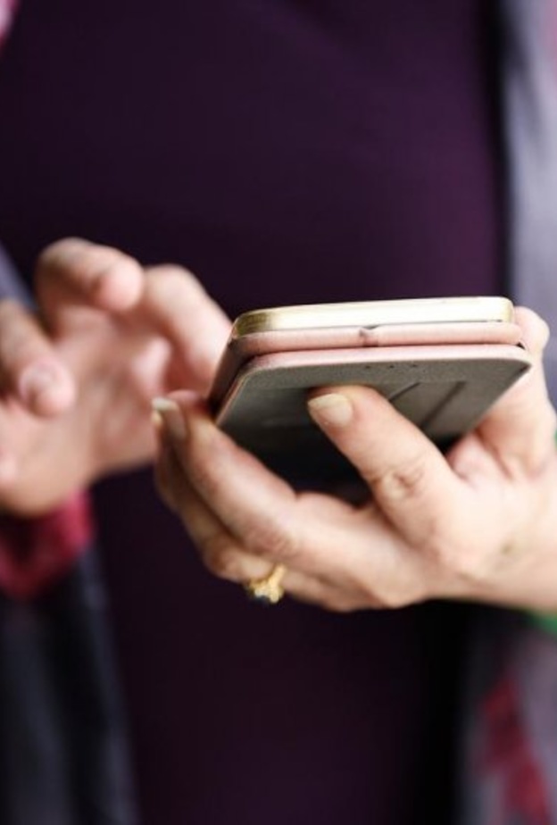 لينكدإن LinkedIn تختبر ميزة القصص