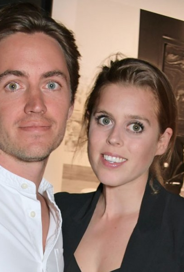 الأميرة بياتريس وخطيبها إدواردو يختاران طفل إدواردو في دور الإشبين