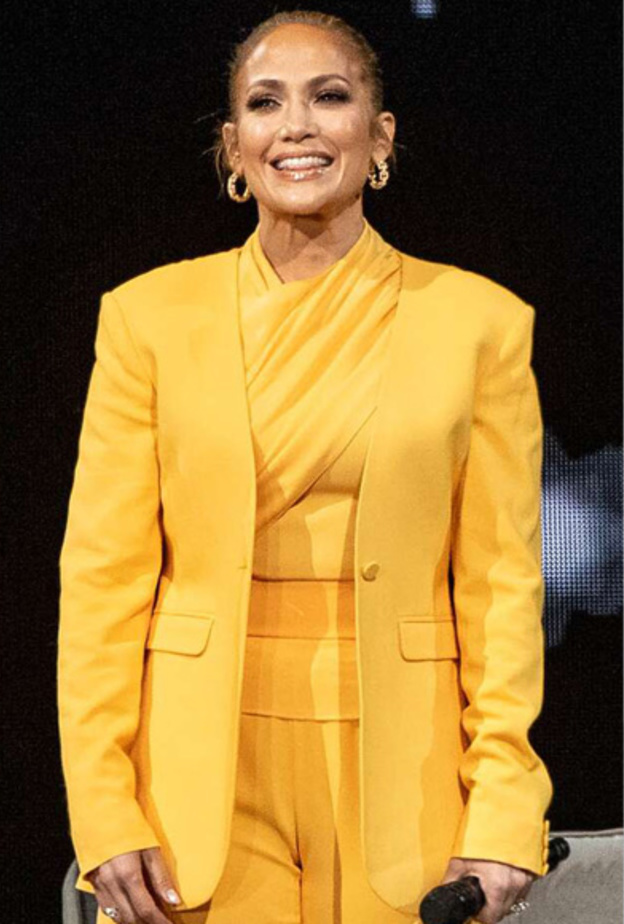  اطلالة عصرية بالكروب توب والتنورة الضيقة