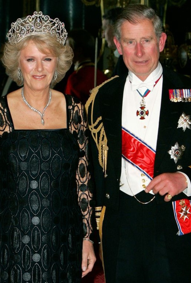 هل ستصبح كاميلا زوجة الأمير تشارلز ملكة بريطانيا القادمة؟