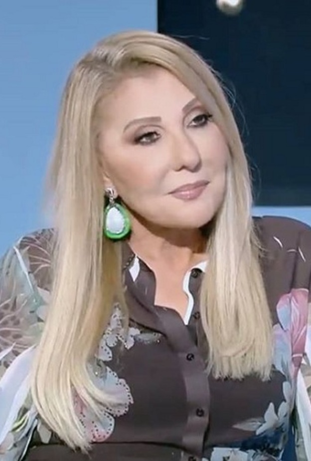 نادية الجندي حلت ضيفة على برنامج "الأحد منحكي" 