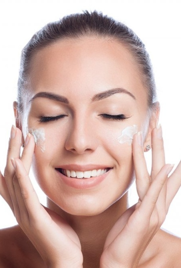 5 وصفات لتبييض البشرة قبل شهر من الزفاف