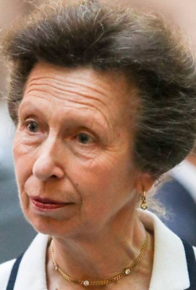 الأميرة آن تفاجئ المعجبين باستخدام مترو الأنفاق