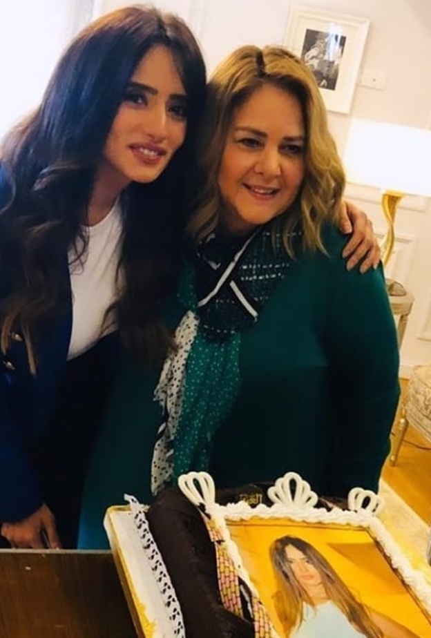 زينة ودلال عبد العزيز