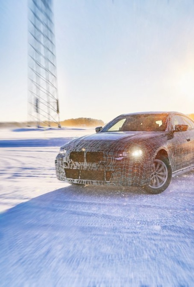 شاهدوا شعار بي إم دبليو الجديد لسيارتها الكهربائية