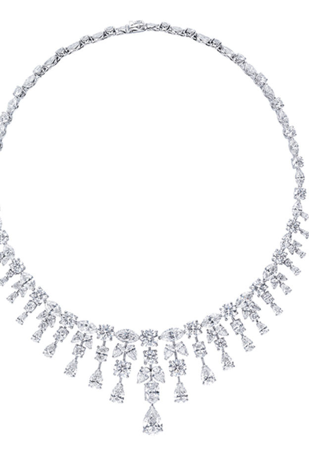 عقد ماسي من مجوهرات معوض