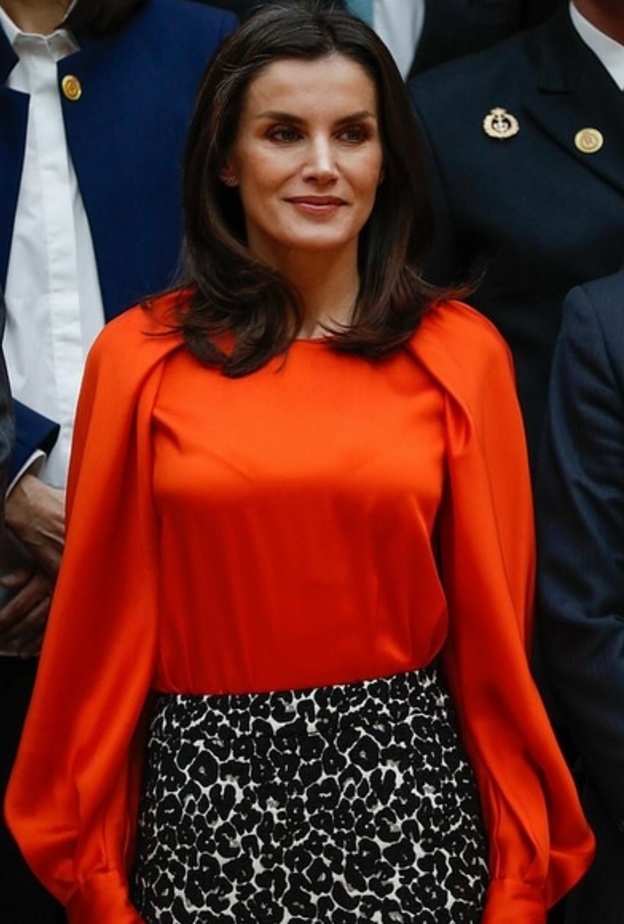 كيف بدت اطلالات ليتيزيا ملكة إسبانيا باللون المرجاني