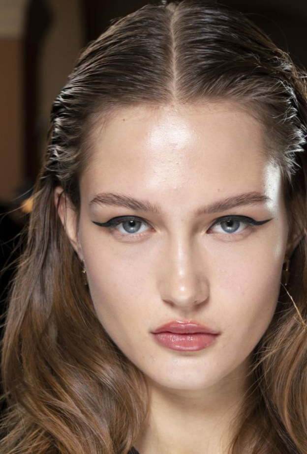 رسمات الايلاينر العريض احدث موضة في 2020 من Michael Halpern