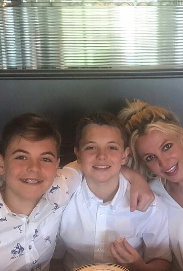 بريتني سبيرز و أولادها 