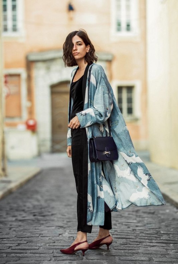 استوحي اطلالاتك بالكارديجان الحريري المطبع بستايل راقي وأنيق