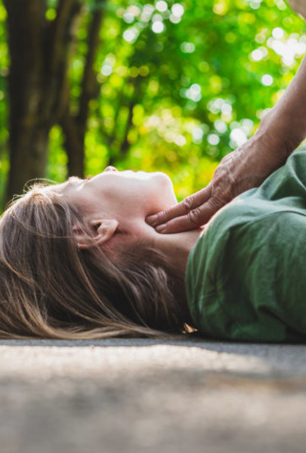 تحسس النبض والضغط من الإسعافات الأولية للتسمم بالادوية