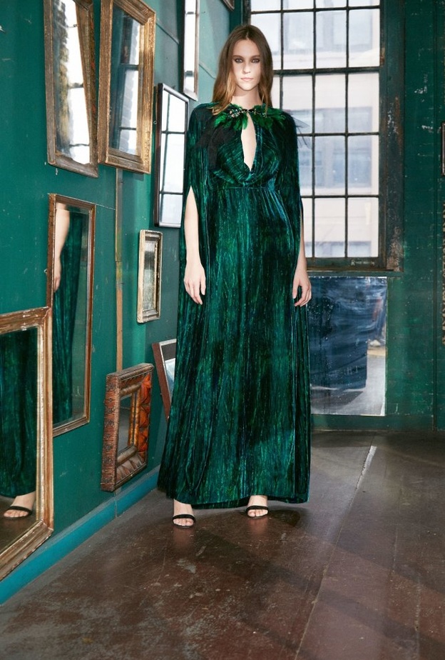 فساتين خطوبة لون اخضر من ريم عكرا