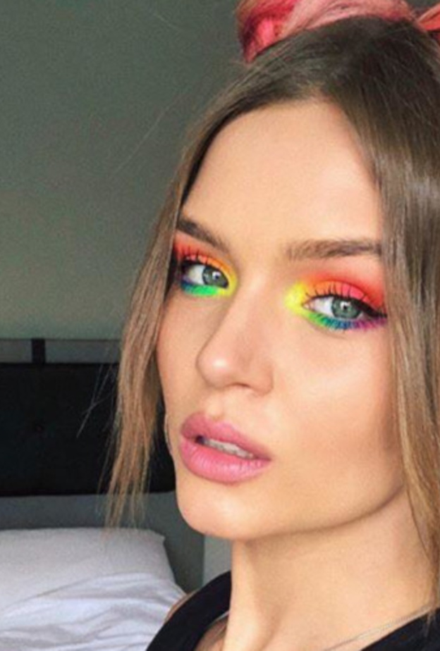 صيحة ألوان ظلال العيون الملونة لهذا الربيع