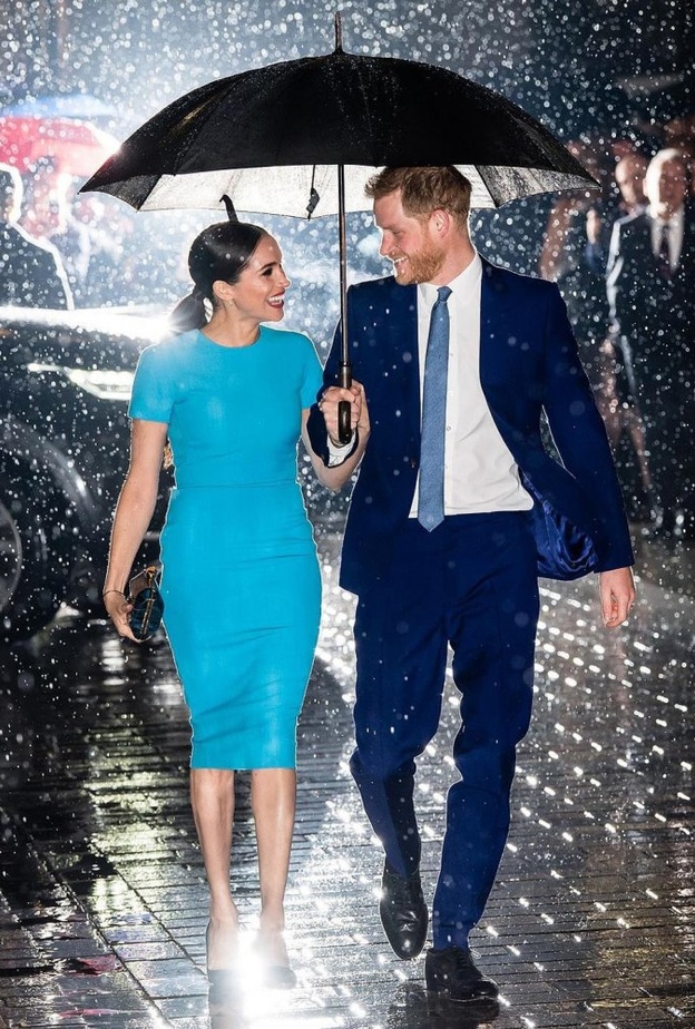  تألقت بفستان من تصميم Victoria Beckham