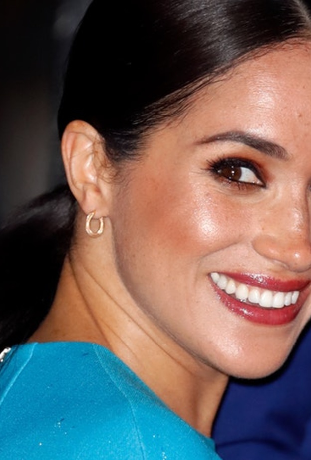 بمكياج ثقيل و لقطة مثيرة للجدل.. ميغان ماركل تودع الحياة الملكية