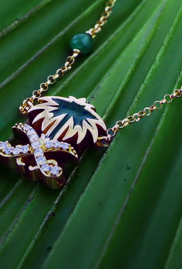 سلسال ذهب تصميم شعار سيفين ونخلة من Fabula Jewels