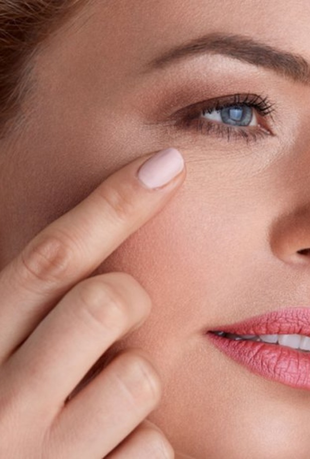 زبدة الشيا تساعد على الحصول على بشرة ناعمة تحت العين