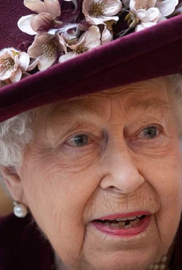 ملكة بريطانيا تودع واحد من أكبر مساعديها