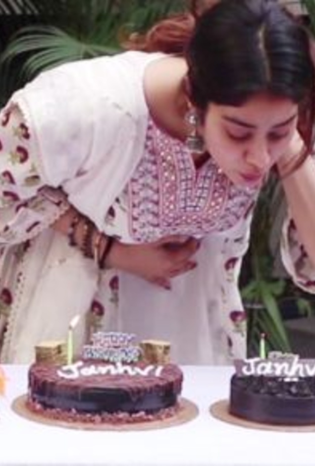 جاهانفي كابور تحتفل بعيد ميلادها