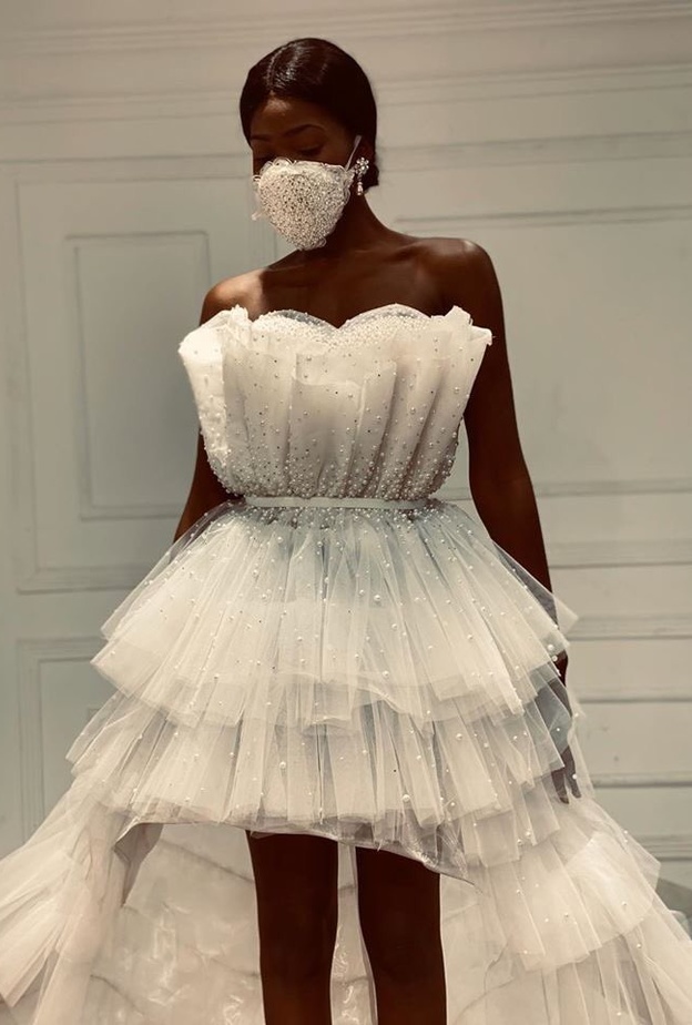 ابتكر الفستان المصمم سامو هجرس