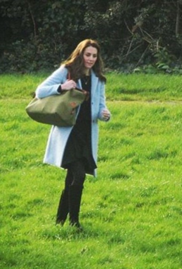  اعتمدته في إطلالة أخرى مع فستان أسود