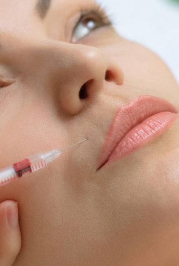 ما هي عملية حقن الدهون الذاتية في الوجه وأهم آثارها الجانبية