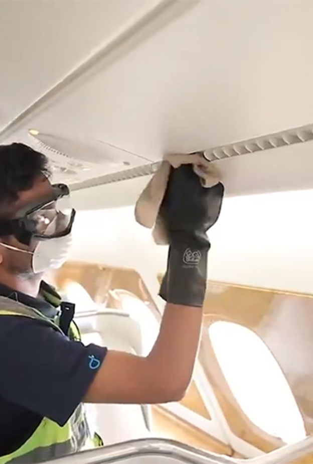 إجراءات احترازية من طيران الإمارات تتضمن التنظيف والتعقيم بصورة مكثفة وشاملة