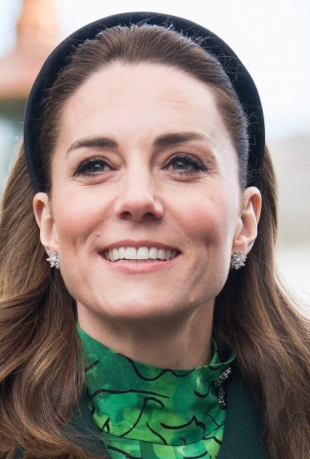 إطلالات الدوقة كيت ميدلتون الأخيرة مع اكسسوارات الشعر الشبابية